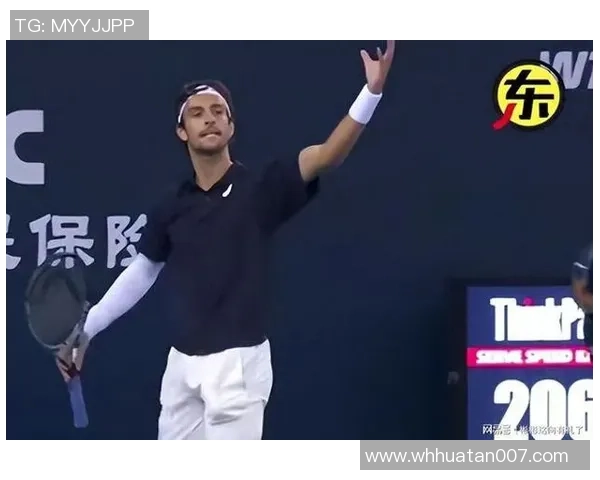 足球巨星赛场经典瞬间：吐舌动作成为独特标志引发球迷热议