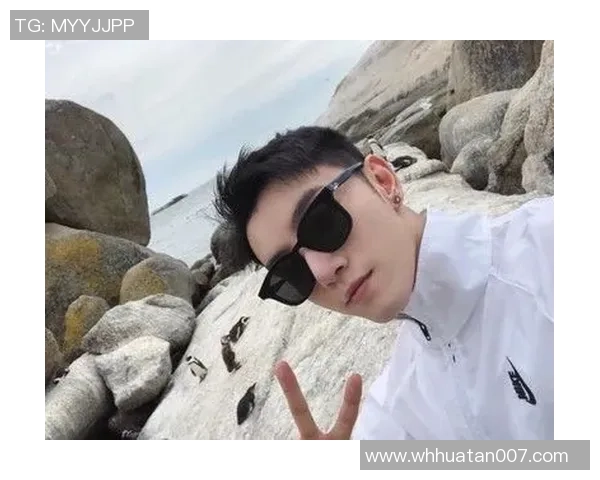 肌肉男足球明星头像展现力量与魅力激情完美融合的运动精神